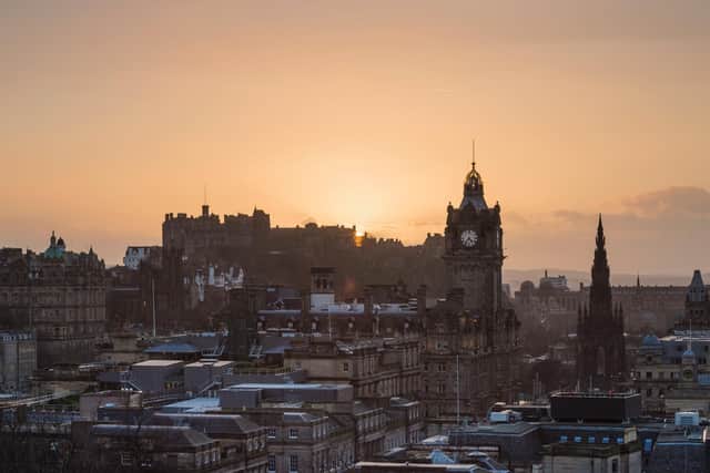 What is the weather going to be like this weekend in Edinburgh?