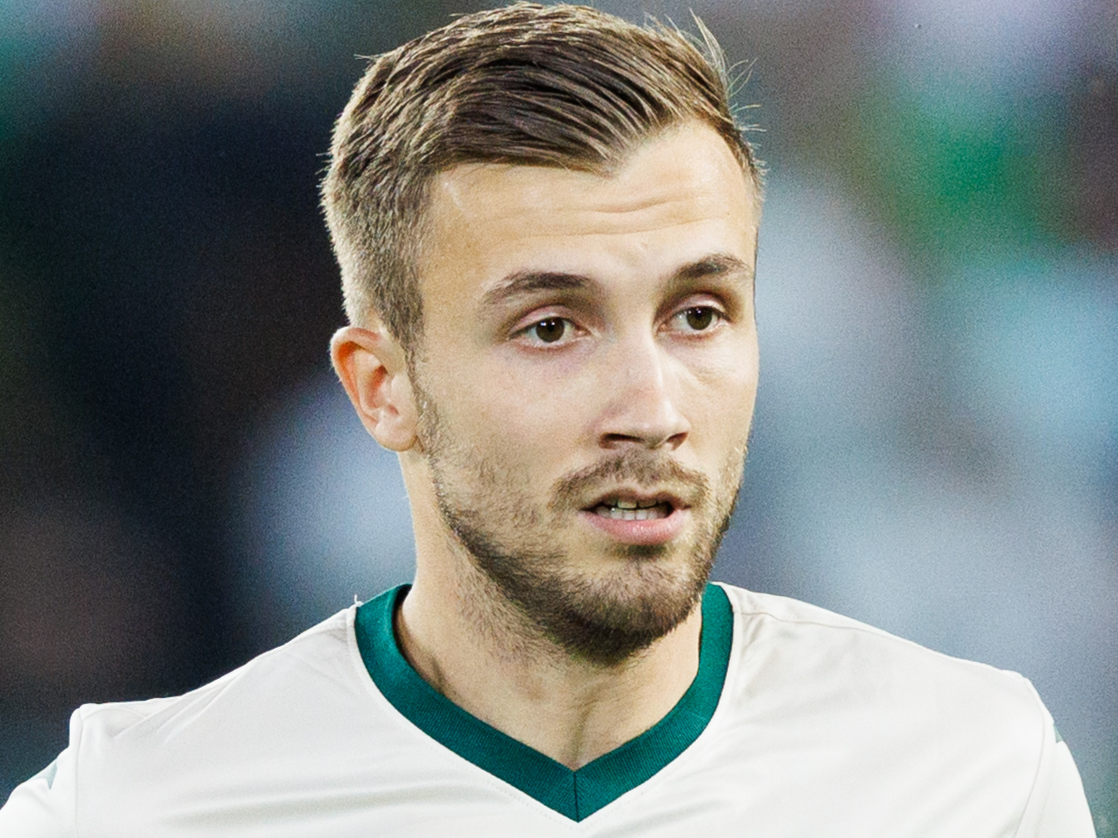 Vente happy to soldier on for Hibs singing section