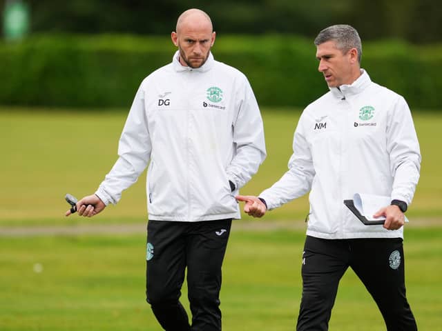 Hibs manager Nick Montgomery (R) and David Gray.