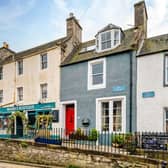 An excellent opportunity has arisen to purchase this rarely available and unique traditional extended mid terraced townhouse situated within the desirable picturesque seaside town of South Queensferry.