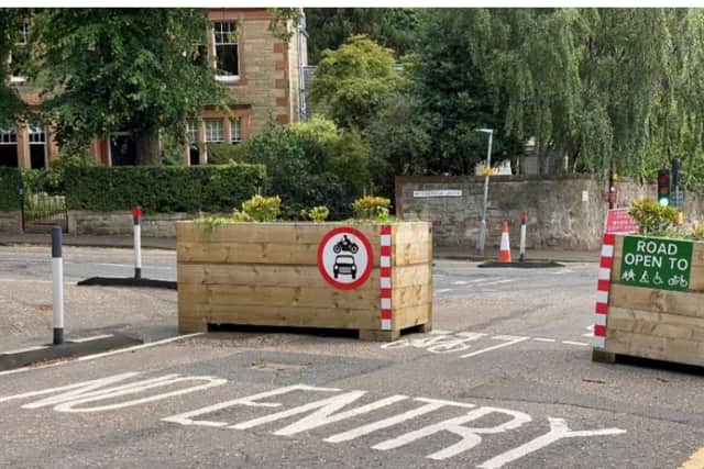 The planters which prevent through traffic on the Braid estate are to be removed.