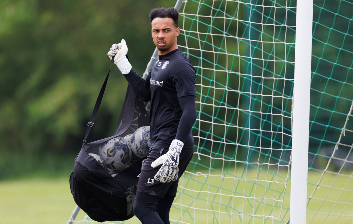 Hibs keeper Jojo looking out for No. 1