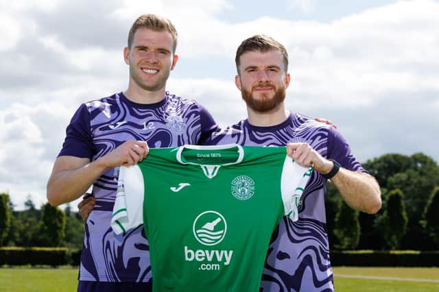 New signing Nicky Cadden (right) with twin brother Chris.
