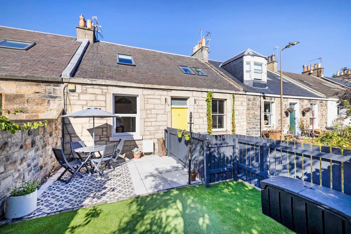 Pilrig Edinburgh for sale: Three bedroom mid terraced cottage in Pilrig with ...