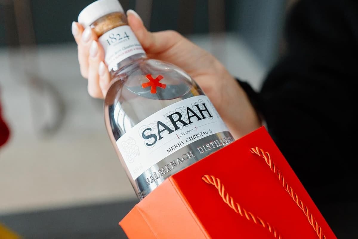 Customized Gin This £20 personalised small-batch gin bottle might be the perfect ...