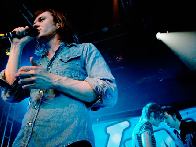 Roddy Woomble of Idlewild on stage in 2005