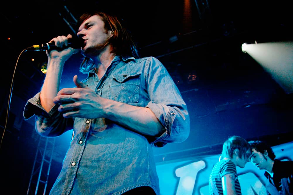 Roddy Woomble of Idlewild on stage in 2005