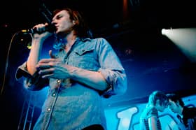 Roddy Woomble of Idlewild on stage in 2005