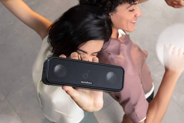 The Soundcore 3 delivers powerful sound in a compact design – perfect for parties, relaxing at home or taking on the go.