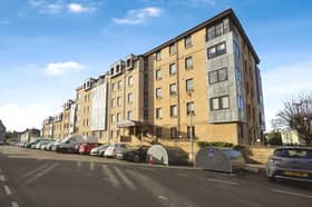 A one-bedroom ground floor flat that is for sale on Roseburn Drive, Edinburgh.