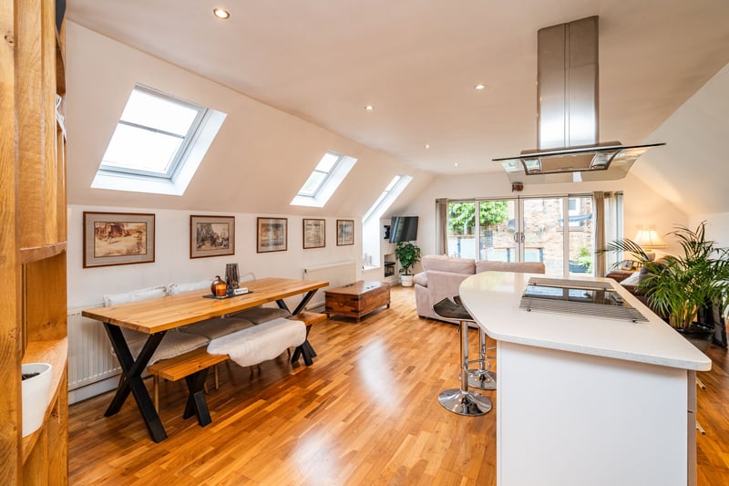 View of Impressive Edinburgh two-bedroom apartment with rooftop garden in ...