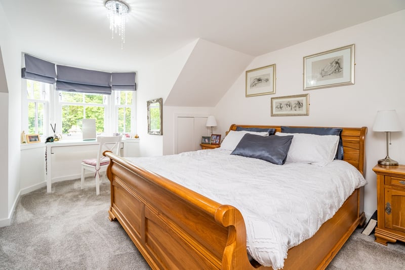 Picture of Impressive Edinburgh two-bedroom apartment with rooftop garden in ...