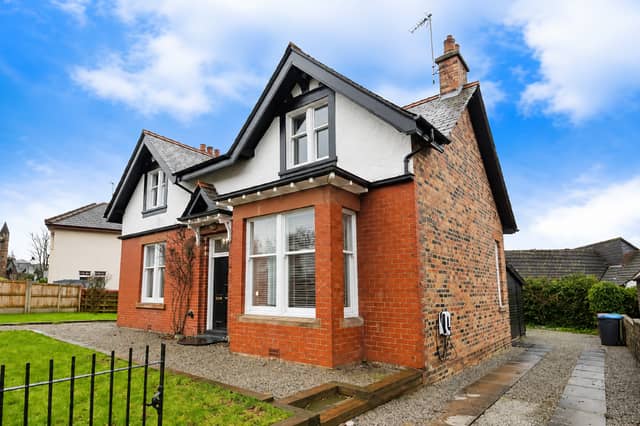 Set on a popular residential road in Moffat, this attractive detached home blends kerb appeal with practical family living
