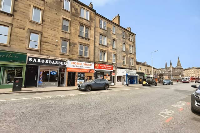 This well-located Edinburgh apartment offers buyers the chance to enjoy city living with everyday convenience on the doorstep.