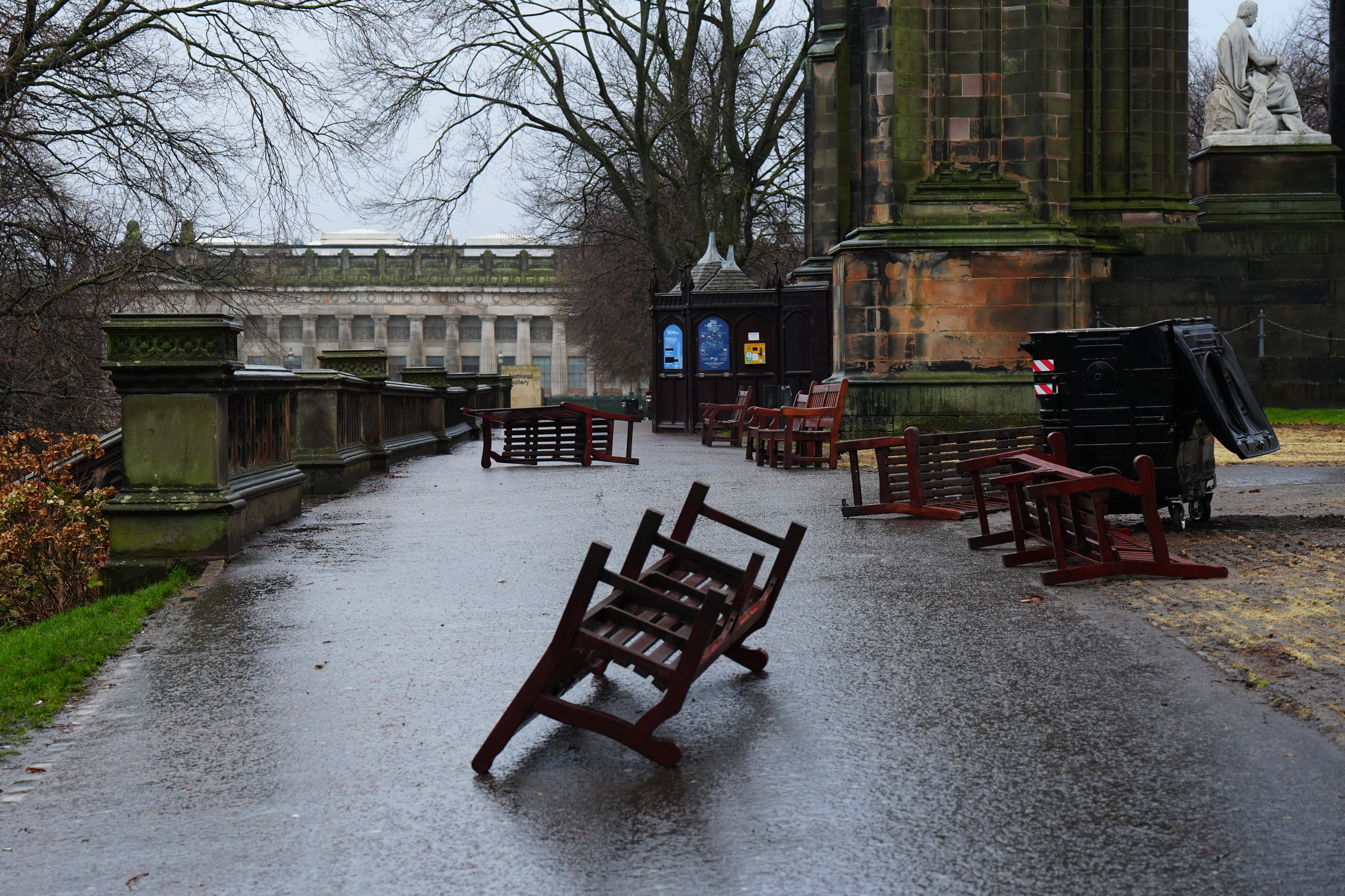 Edinburgh parks including Princes Street Gardens to close due to strong ...