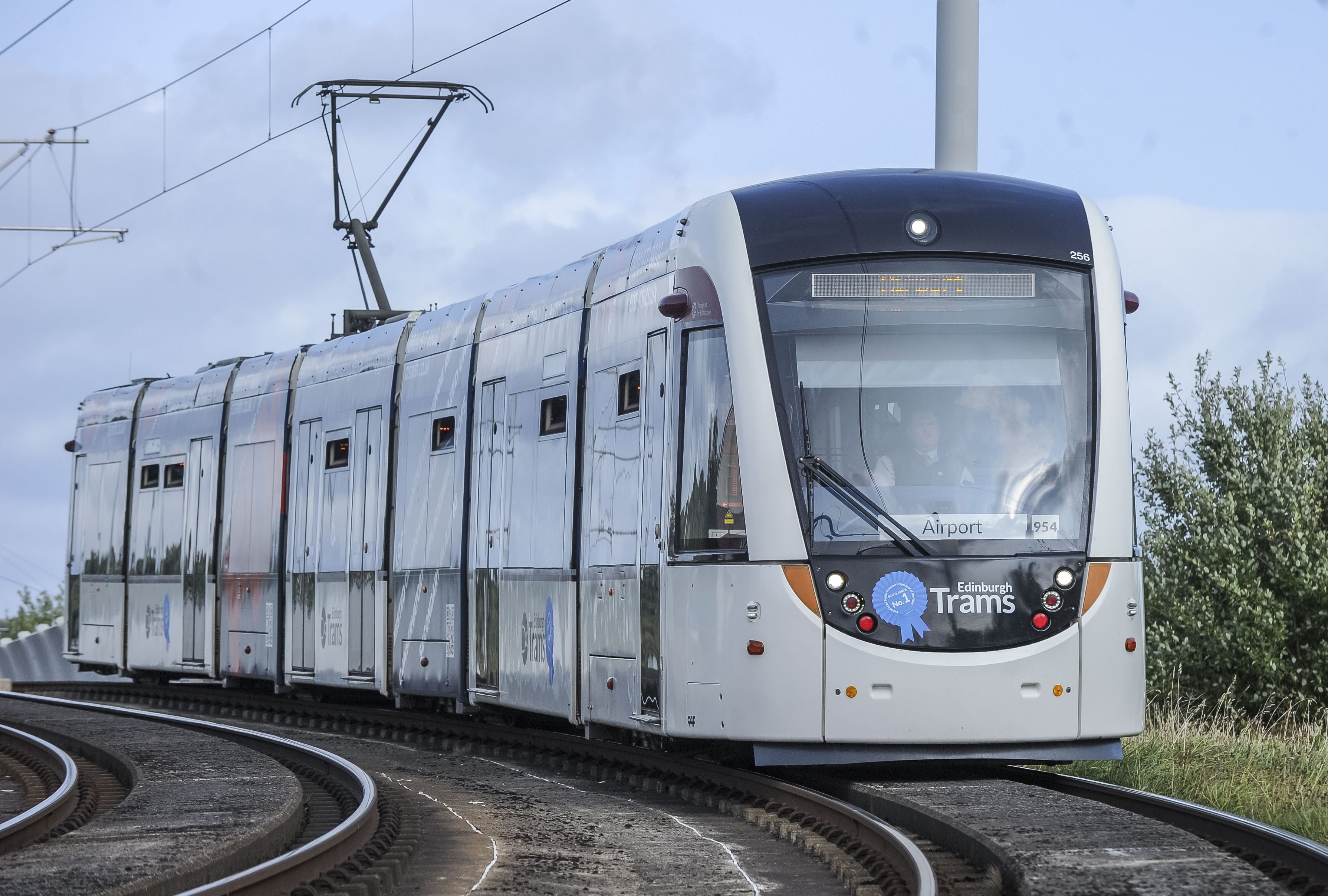Edinburgh Trams boss rules out moving trams by road to restore service ...