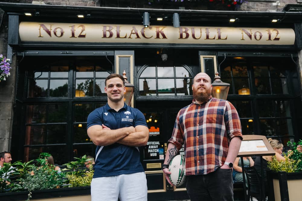 Pictured on right is Alan Lavety, deputy general manager at The Black Bull, and Edinburgh Rugby wing Wes Goosen, left, at The Black Bull in Edinburgh's Grassmarket.