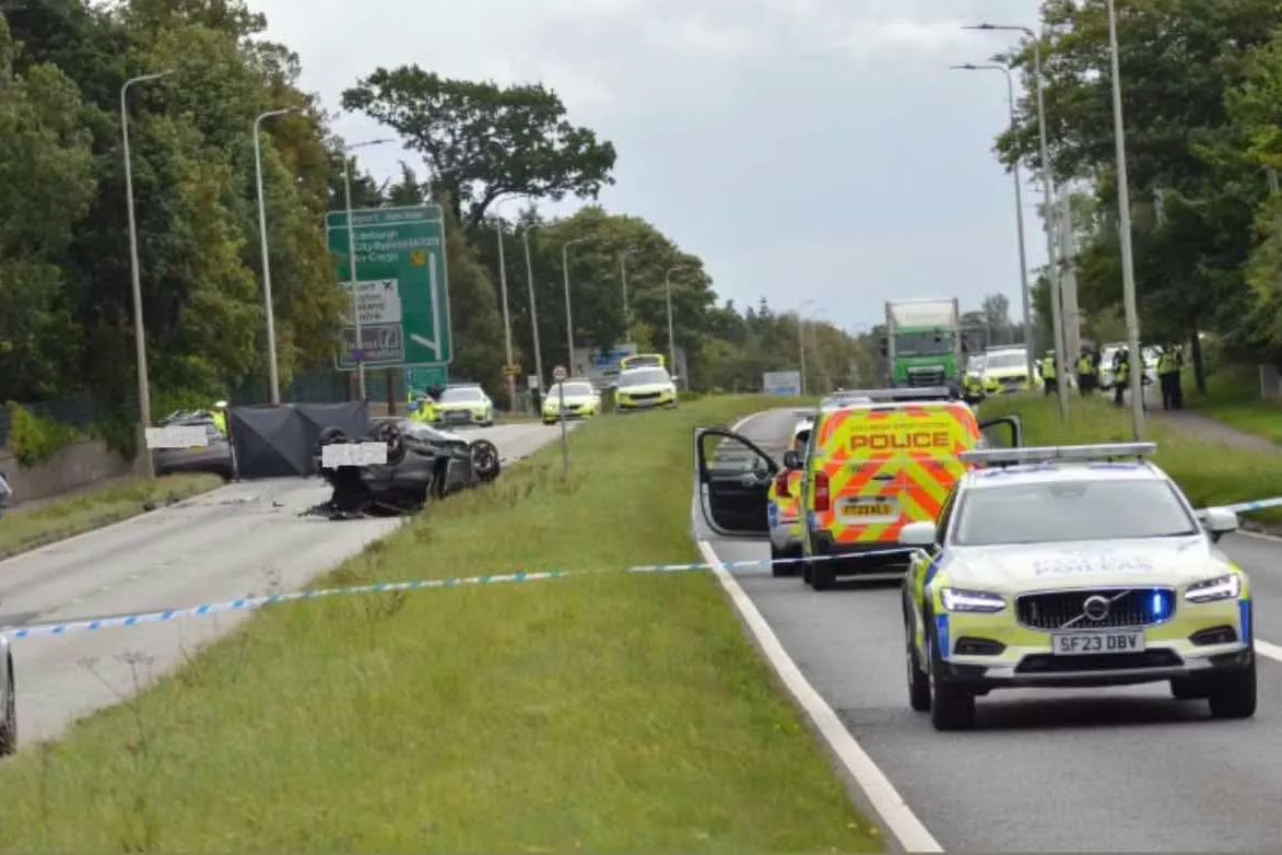 Edinburgh A8 road closes for fatal crash investigation