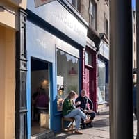 Bake Off's Paul Hollywood makes surprise visit to popular Edinburgh bakery