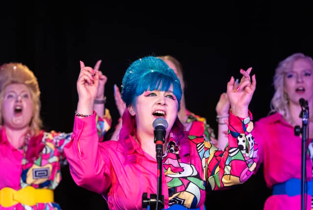 Lainey Vox performing