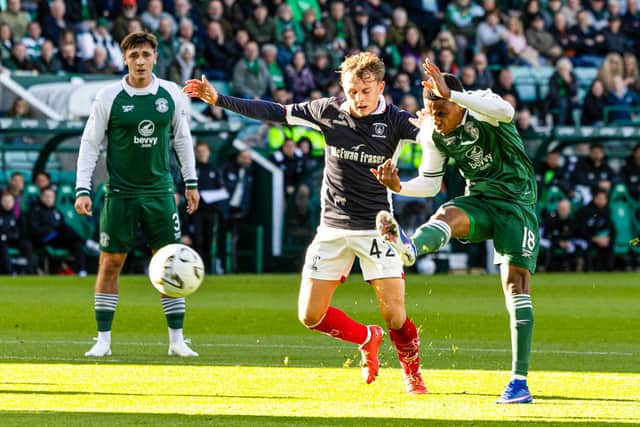 Hibernian's Thibault Klidje puts his shot wide of the post during a William Hill Premiership match between Hibernian and Falkirk