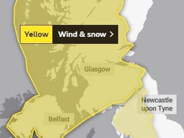 Experts are predicting heavy snowfall in Edinburgh and the Lothians today.