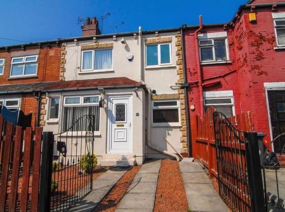 This terrace house is in Roseneath Terrace in Wortley. It has one bedroom and one bathroom. It is for sale by online auction with a starting bid of £75,000 with Dan Pearce sells homes.