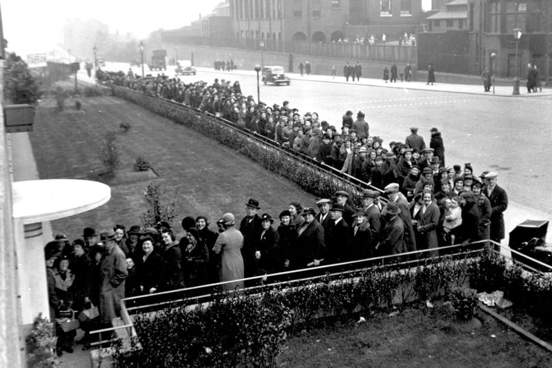 Visitors queuing in New York Road to see Quarry Hill Flats in April 1938. The first stage of the construction of the flats was completed in March. Potential residents wanted to see the new facilities available.