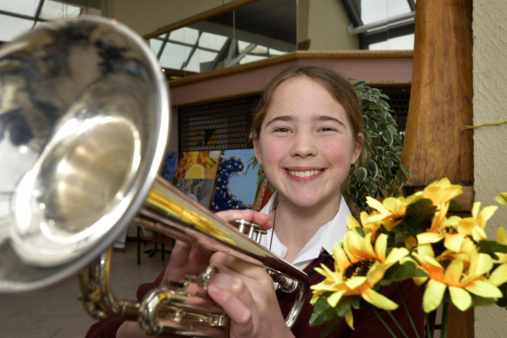 Charlie of Scarborough College ready for her performance.
2209198a