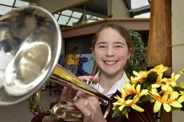 Charlie of Scarborough College ready for her performance.
2209198a