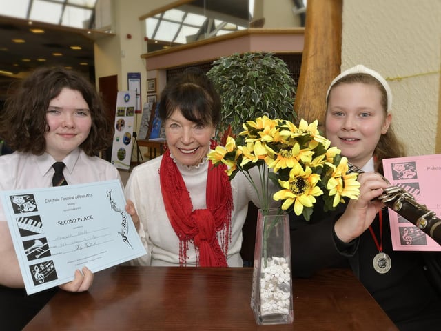 Hannah and Mollie from Caedmon with Chair of the Festival, Ros Barningham.
2209198e