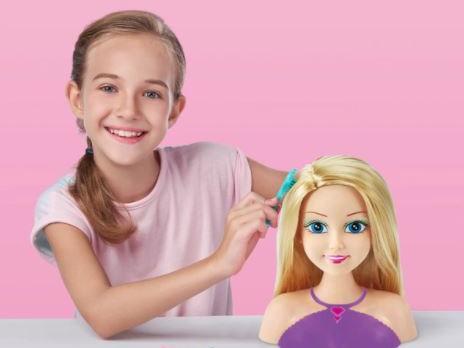 ZURU Sparkle Girlz styling head includes a princess styling head for your to play with soft hair - brushing, colouring and decorating - £8