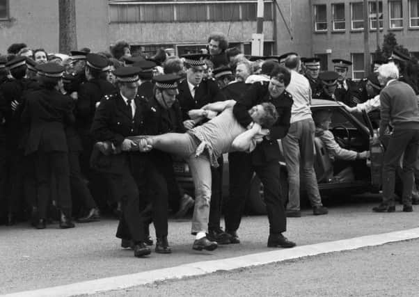 Members of the NUM miners' union picket line clash with police outside Bilston Glen colliery during the miners strike  in June 1984. Four policemen struggle with a picket. Photo: Albert Jordan/ TSPL.