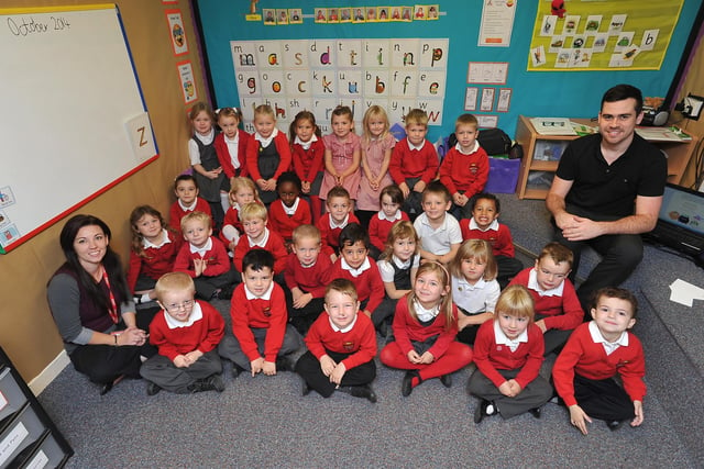 Start14  Reception class at Norwood Primary School EMN-141020-151934009