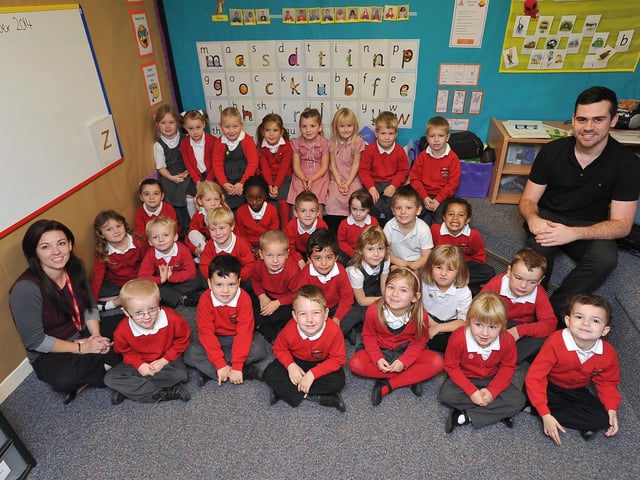 Start14  Reception class at Norwood Primary School EMN-141020-151934009