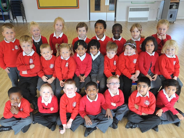 Start14 Highlees Primary School reception class. Miss Huggins class EMN-141021-164142009