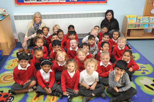 Start14  Longthorpe primary school reception class. Mrs Waller  and Miss Ahmed's class EMN-141021-164230009
