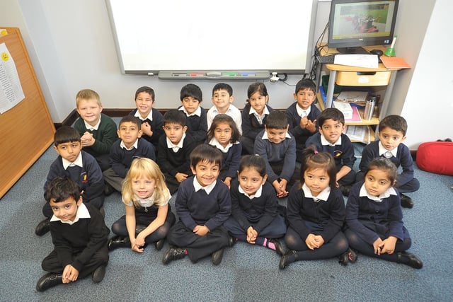 Start14 Gladstone primary school reception class. Mrs Olaniyan and Mrs Kendall's class EMN-141021-164258009