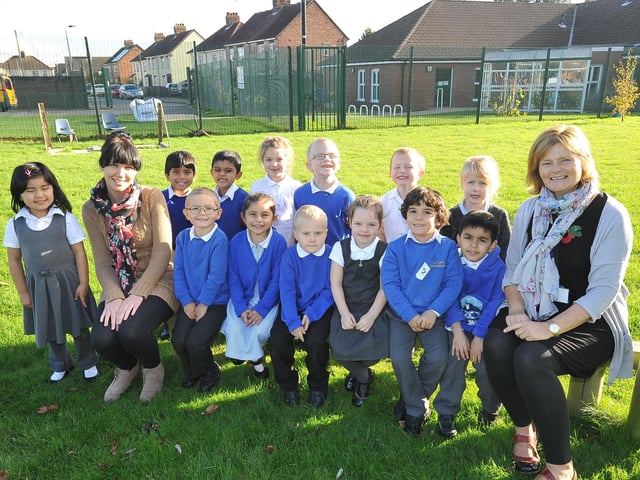 Start14 Abbotsmede primary school reception class. Miss Allum's class EMN-140411-210542009