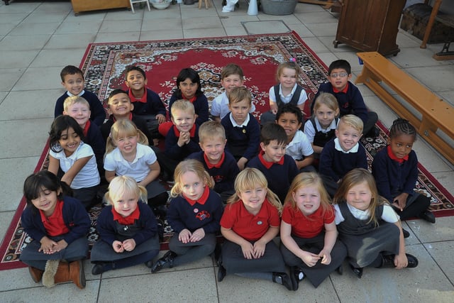 Start14 Discovery primary school reception class. Mrs Chapman's class EMN-140411-210555009