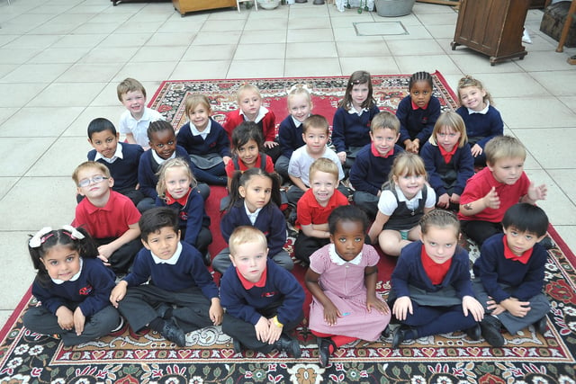 Start14  Discovery primary school reception class. Mrs Armstrong's class EMN-141015-125929009