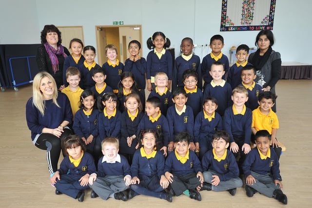 Start14  Reception class at All Saints C of E primary school. Miss Francis class EMN-141014-171322009
