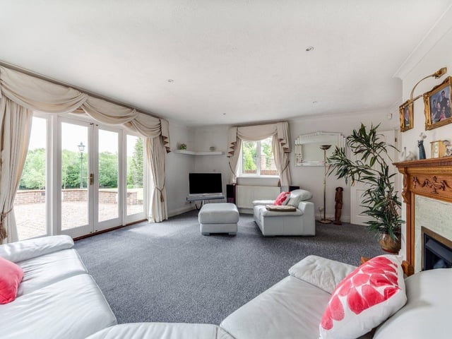 Bashurst Hill, Itchingfield, Horsham, RH13. Photo from Zoopla.