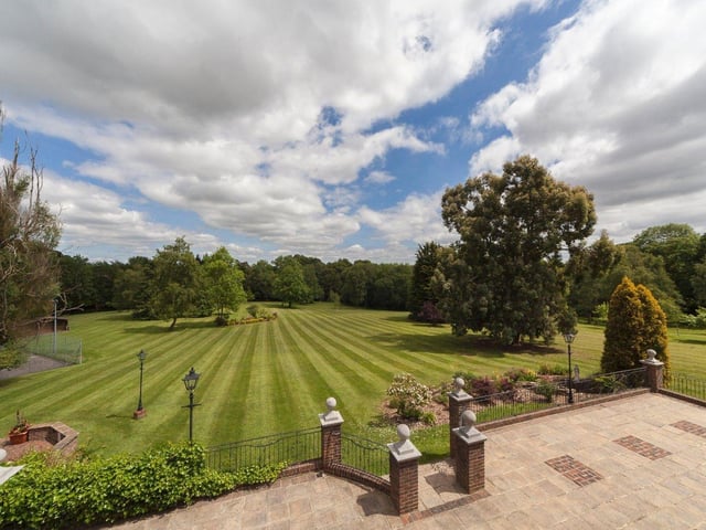 Bashurst Hill, Itchingfield, Horsham, RH13. Photo from Zoopla.