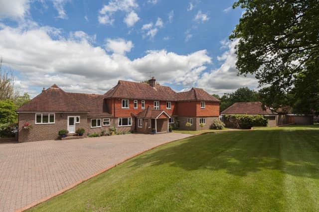 Bashurst Hill, Itchingfield, Horsham, RH13. Photo from Zoopla.