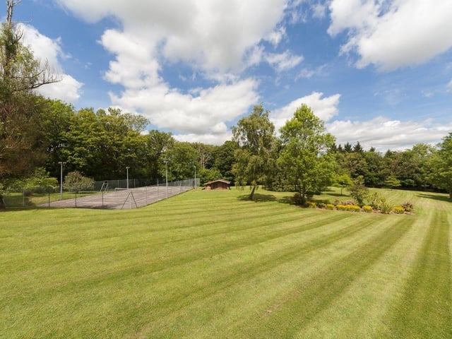 Bashurst Hill, Itchingfield, Horsham, RH13. Photo from Zoopla.