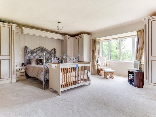 Bashurst Hill, Itchingfield, Horsham, RH13. Photo from Zoopla.