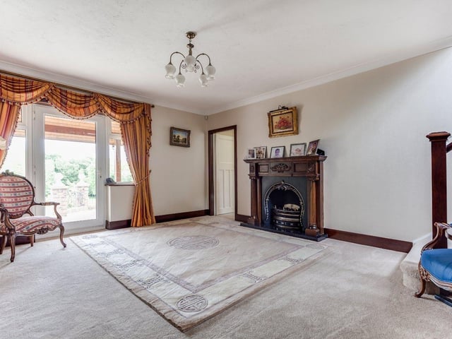 Bashurst Hill, Itchingfield, Horsham, RH13. Photo from Zoopla.