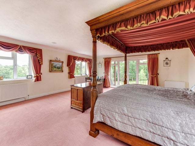 Bashurst Hill, Itchingfield, Horsham, RH13. Photo from Zoopla.