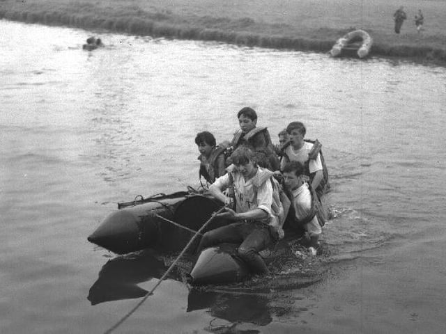 A raft crosses the river at Midsummer Meadow, Northampton on September 14, 1968